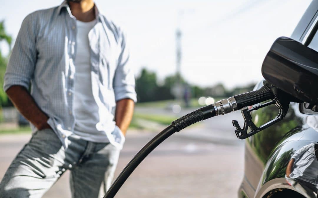 ¿Cómo manejar para ahorrar gasolina?