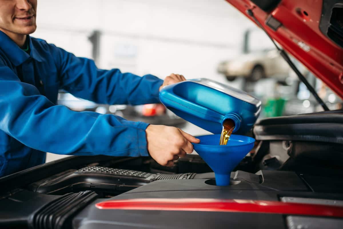 como-y-cuando-cambiar-el-aceite-a-un-auto