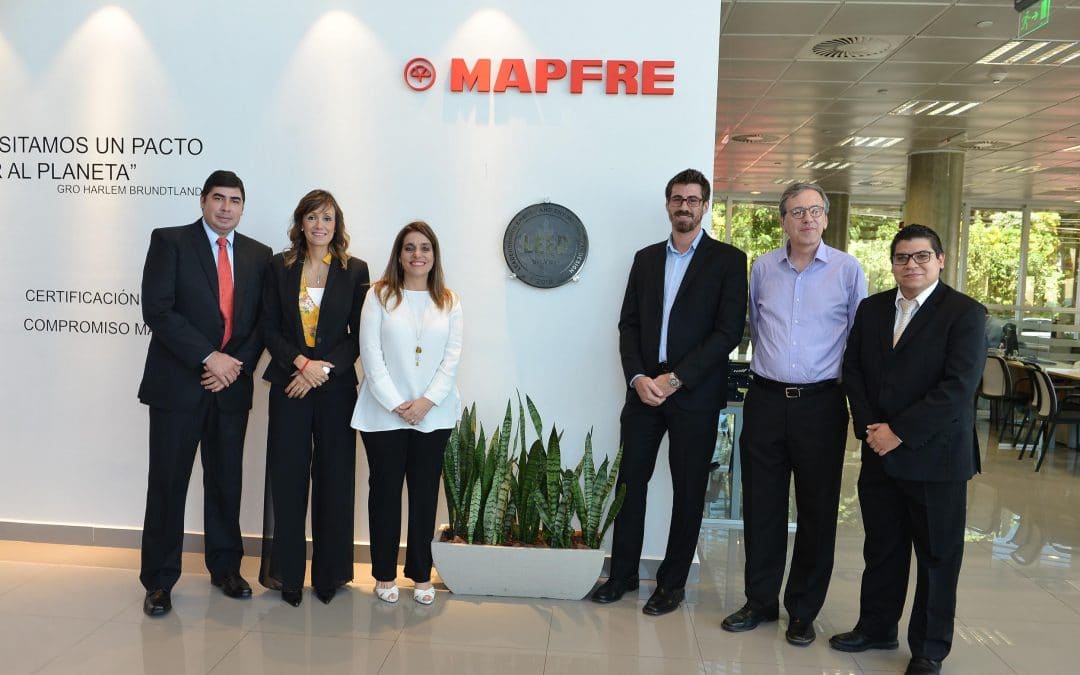 MAPFRE Paraguay develó su placa de certificación internacional LEED.